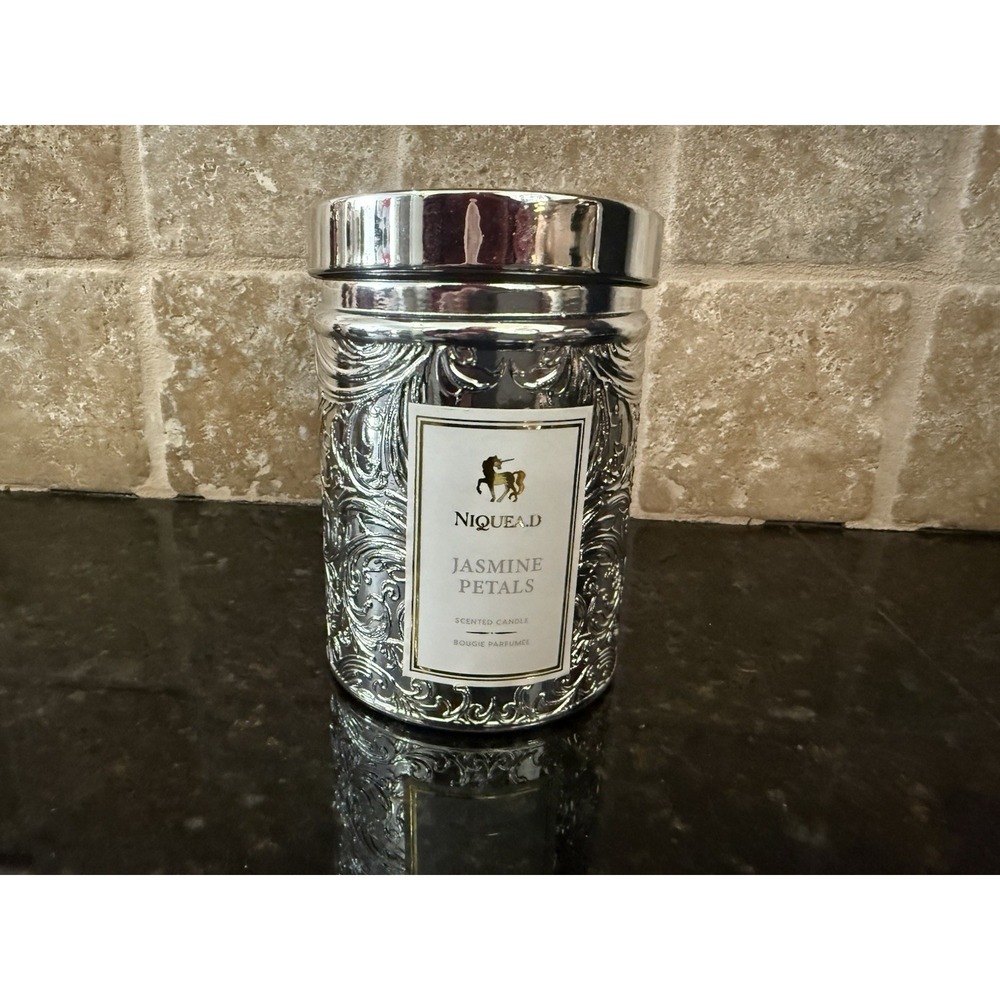 Niquea.D  Jasmine Petals Scented Candle 11.5‎ oz NEW Gift Silver Jar